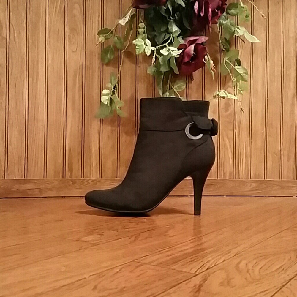 O Ring Bow Detail Ankle Boots